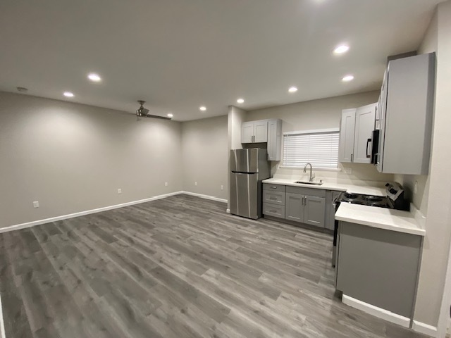 Kitchen/living room combo - 29280 Bowhill Rd