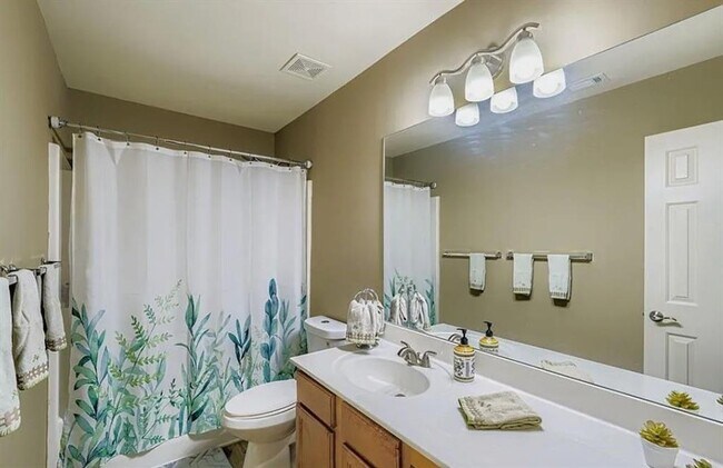 Building Photo - 1015 Pebble Creek Trail