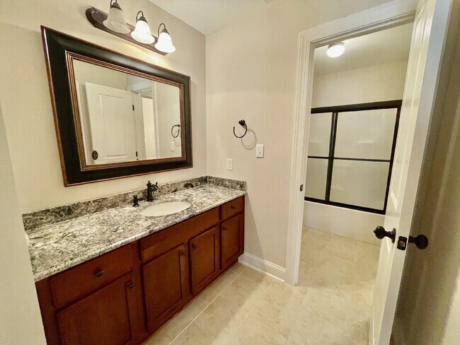 Building Photo - 4 Bed, 2 Bath Nest With Pool In Mariner's Pointe