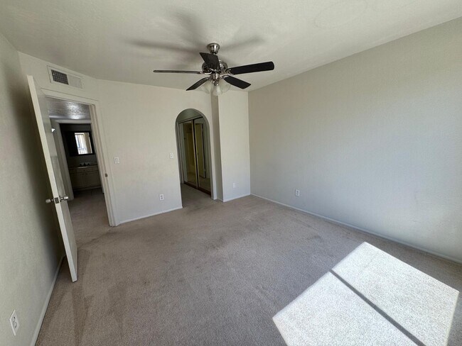 Building Photo - 1905 E University Dr