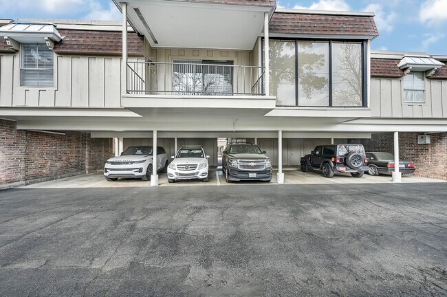 Building Photo - 7555 Katy Fwy