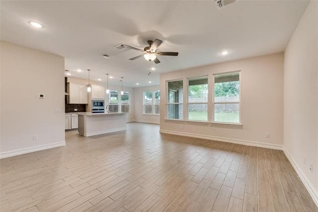 Building Photo - 714 Creekwater Ln