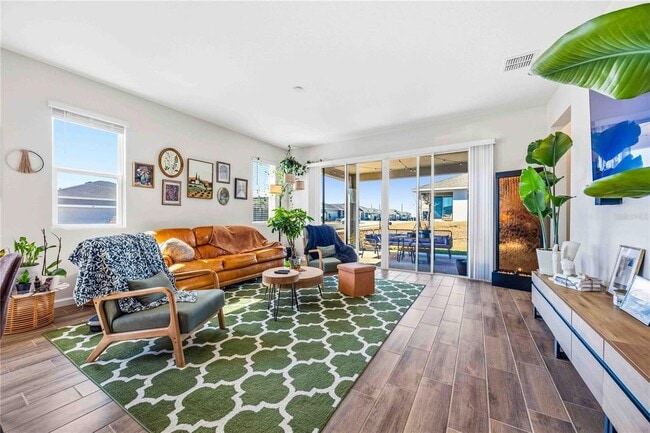 Building Photo - 702 Benz St