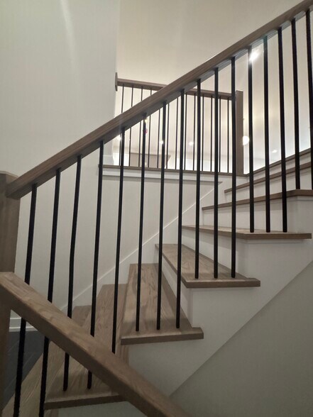 Building Photo - 6853 W Belmont Ave