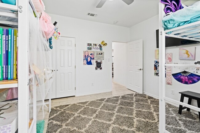 Building Photo - 204 Shadow Mountain Dr