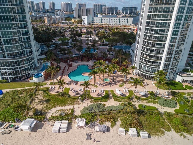Building Photo - 18201 Collins Ave