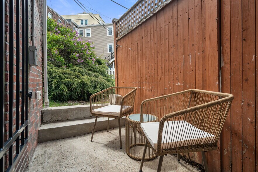 Building Photo - 510 Medford St
