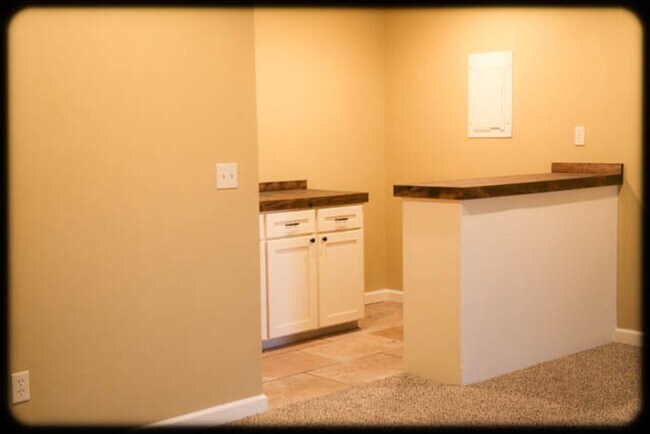 Building Photo - Pottery Barn-Style Home with Walkout Basement in Prime Location