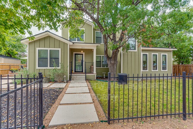 Building Photo - 211 Gibson