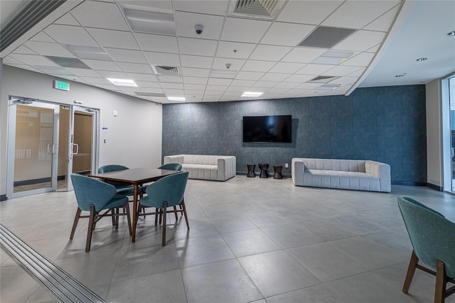 Building Photo - 1750 N Bayshore Dr