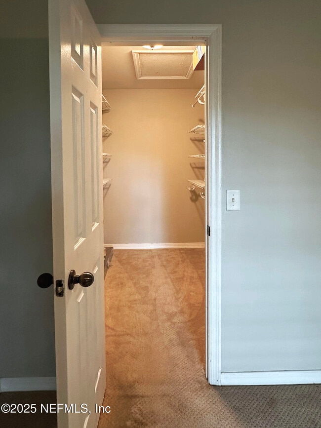 Building Photo - 7800 Point Meadows Dr