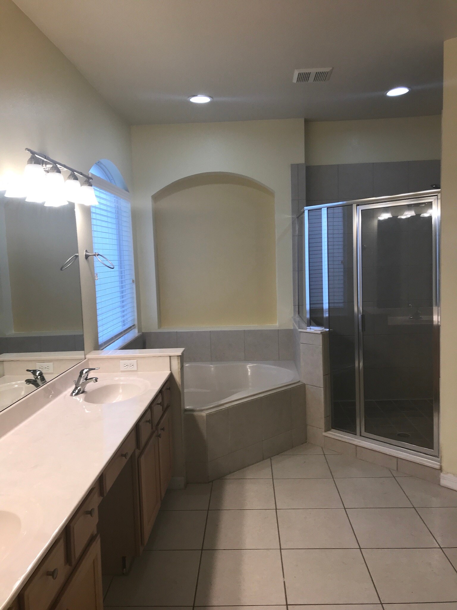 Master bathroom - 1751 Crown Hill Blvd