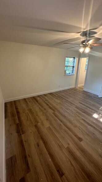 Master Bedroom - 12805 Rivercrest Dr