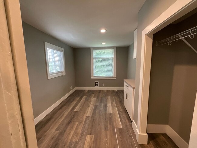 Building Photo - 3 Bedroom Home with Beautiful Upgrades in Everett