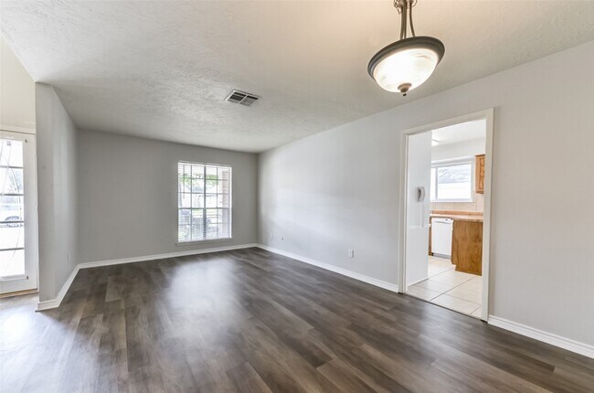 Building Photo - 16606 Burlcreek St
