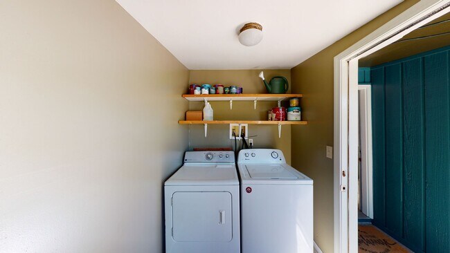 Building Photo - May Valley Road business opportunity available - 2 bedroom 1 bath home with carport & office and ...