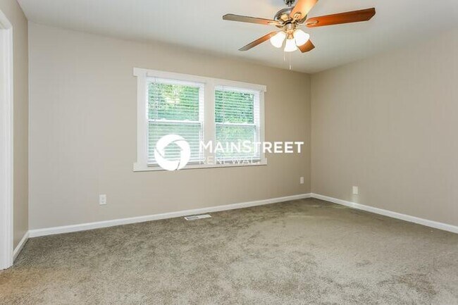 Building Photo - 3 Bedroom Pet-Friendly Home in STONE MOUNT...