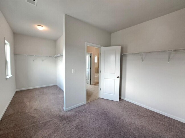 Building Photo - 3329 Long Creek Dr