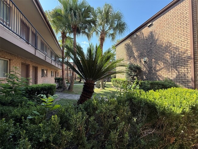 Building Photo - 1530 Heights Blvd