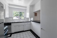 Building Photo - 1008 N Stanley Ave