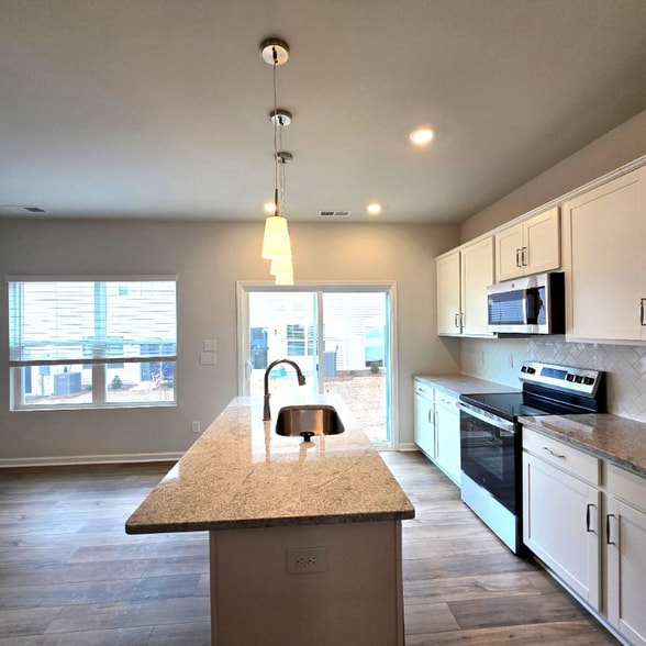 Building Photo - 2734 Lehigh Rd