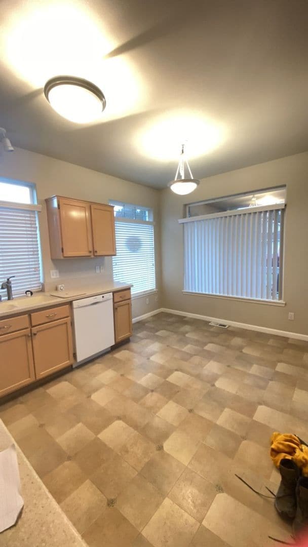 Building Photo - Cozy Home in a Gated Community!