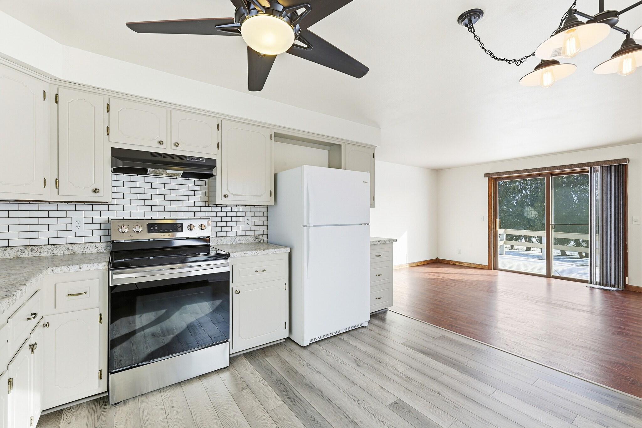 Building Photo - 809 W Ridgeview Dr