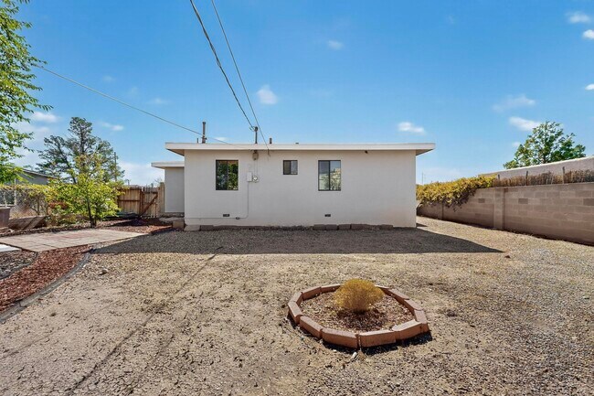 Building Photo - 165 Hilton Ave NW