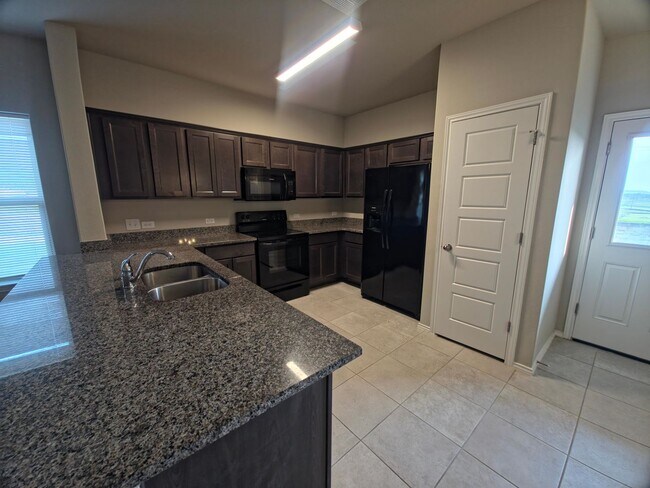 Building Photo - 138-140 Dodge Rd