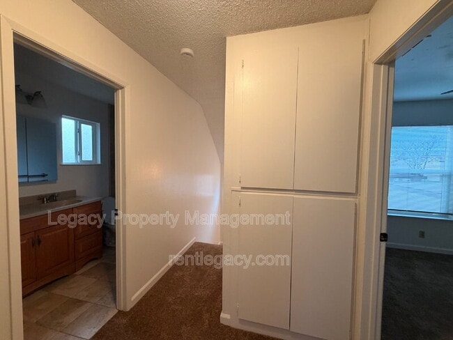 Building Photo - 1427 Bel Air Dr