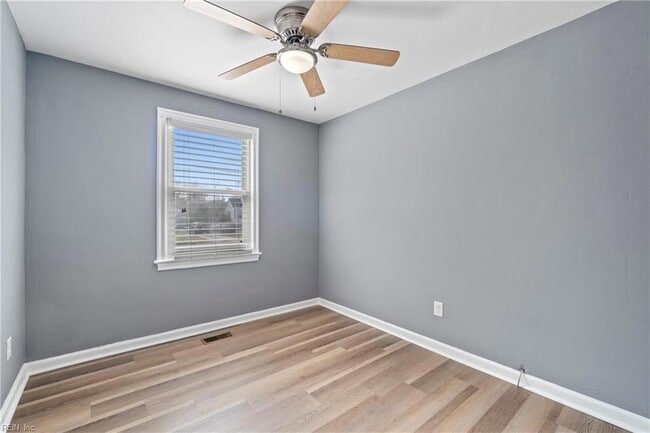 Building Photo - 1009 De Gaule St