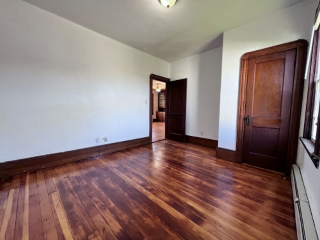 Building Photo - 32 Alpine Ave