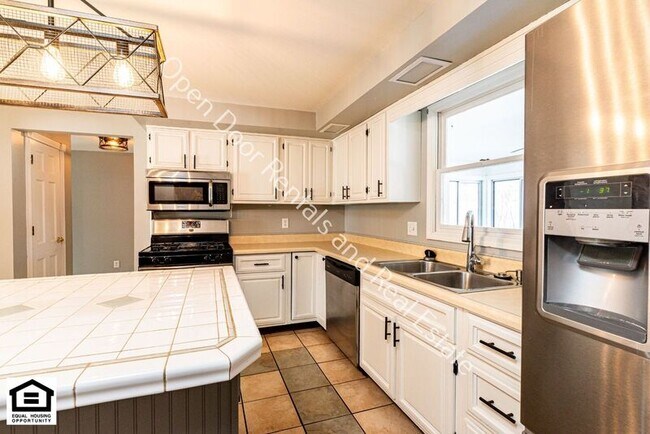 Building Photo - 1225 Clarion Dr