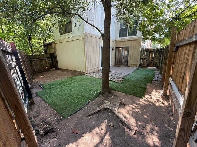 Building Photo - 2700 Mulford Cove