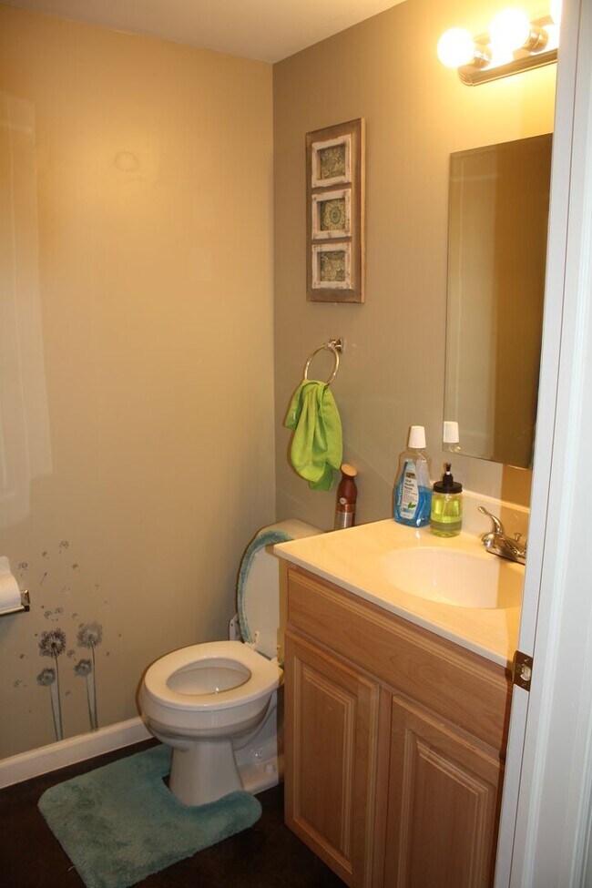 Building Photo - 4 Bedroom Luxury Apartments