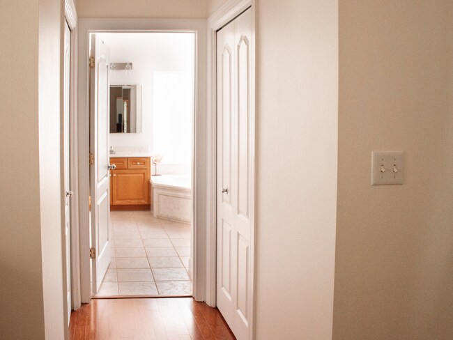 Building Photo - 807 Coldwater Creek Cir