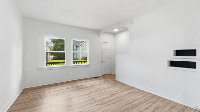 Building Photo - 1221 Wefel St