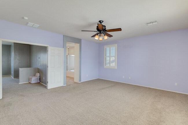 Building Photo - 3012 E Vermont Dr