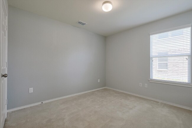 Building Photo - 1613 Waggoner Dr