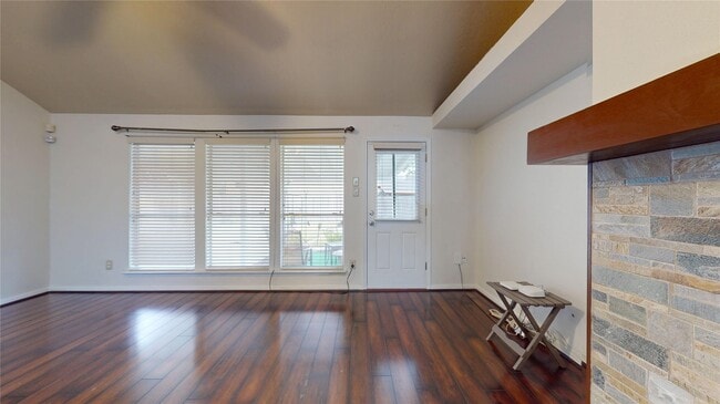 Building Photo - 806 N Willow Dr