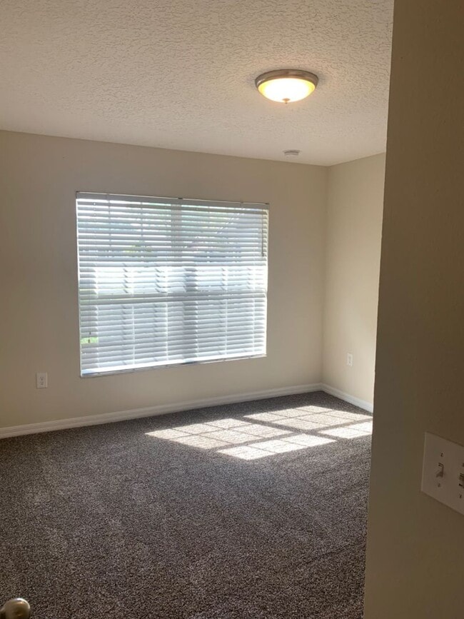 Building Photo - MOVE IN SPECIAL-2/2 Very Nice Duplex for Rent in St. Cloud