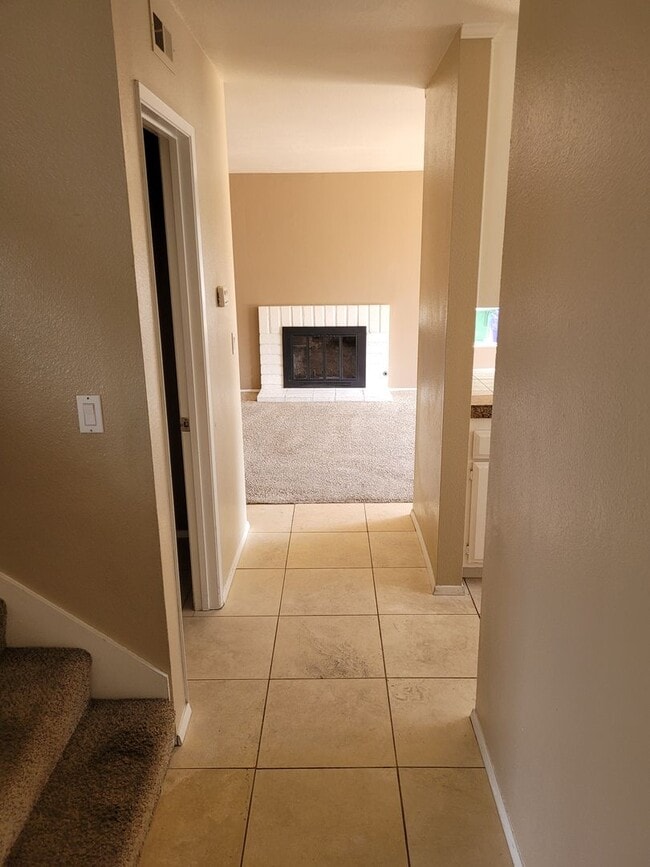 Building Photo - Spacious Home In A Great Location