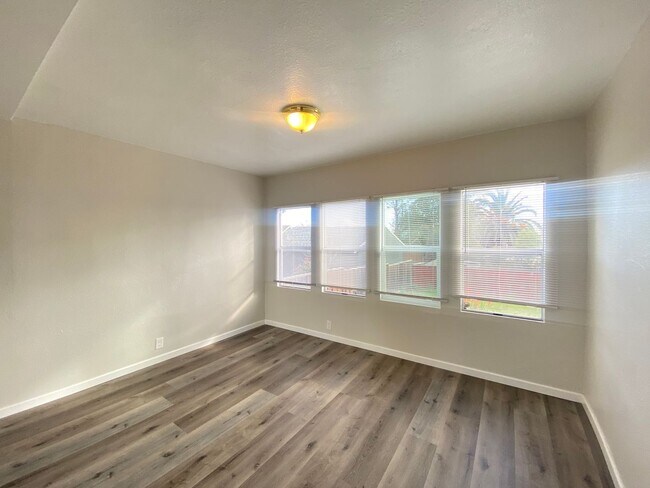 Building Photo - 3738-3742 Randolph Ave