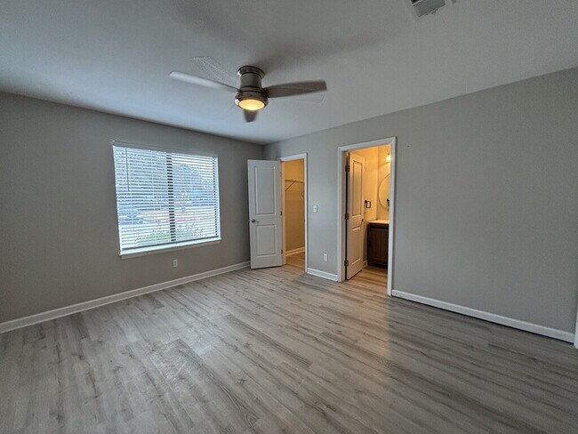 Building Photo - 8483 Yadkin Cir