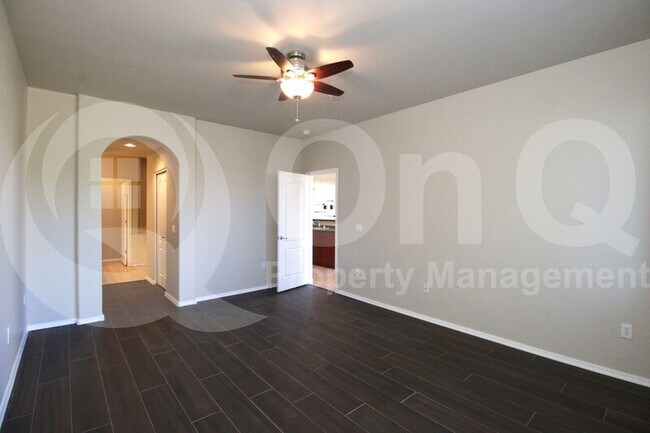 Building Photo - 705 W Queen Creek Rd