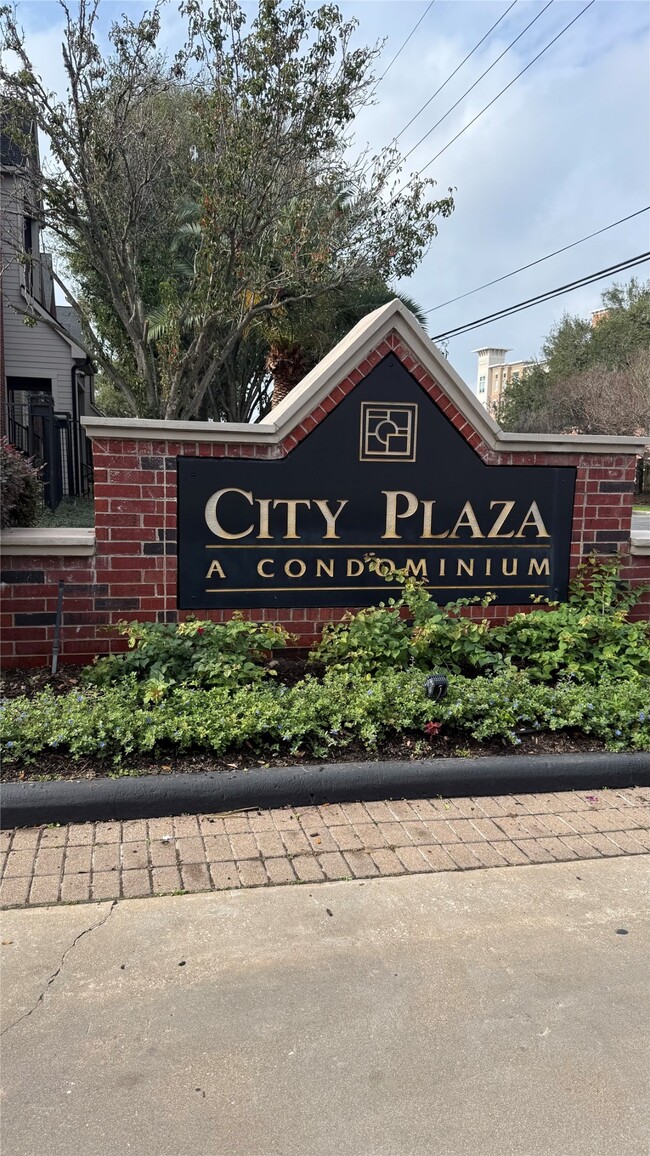 Building Photo - 1330 Old Spanish Trl