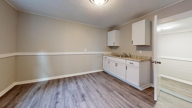 Building Photo - Cudell neighborhood - 2 bedroom/1 bathroom, Single Family Home