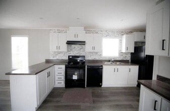 Building Photo - 23 Sundale Trailer Ct