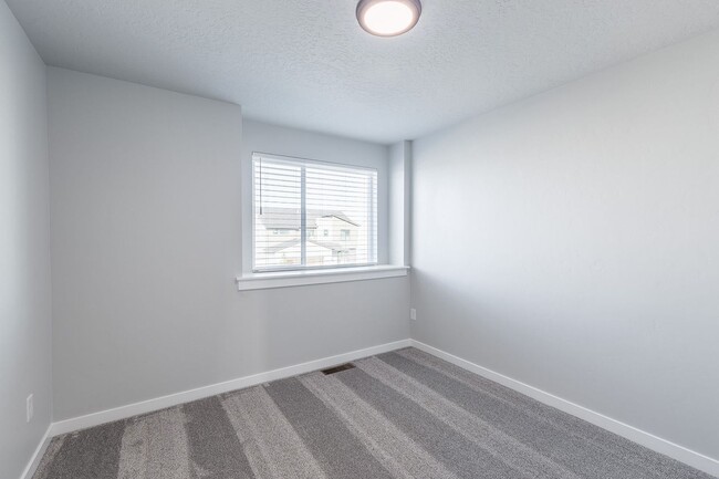 Building Photo - New 4 Bed 2.5 Bath House in Star