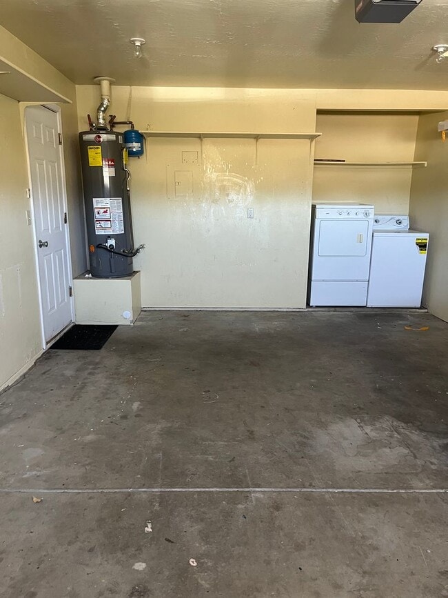 Building Photo - 9665 E Magma Dr